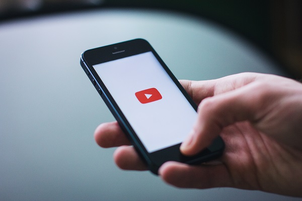 YouTube計劃在創作者的視頻上投放廣告 但不會給他們帶來收入