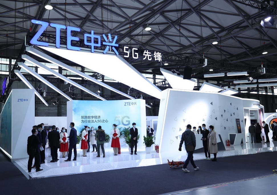中興手機發布第二代量產屏下攝像技術，屏幕像素密度提升至 400ppi