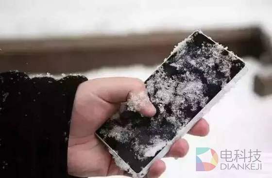 寒流來襲有些iPhone凍關機了 這鍋蘋果該背嗎？