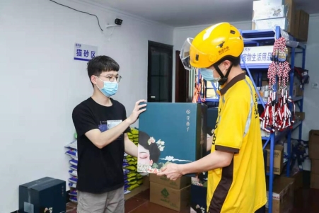 美團閃購:七夕“標配”鮮花訂單是去年同期3倍 美妝寵物成90后送禮新選項
