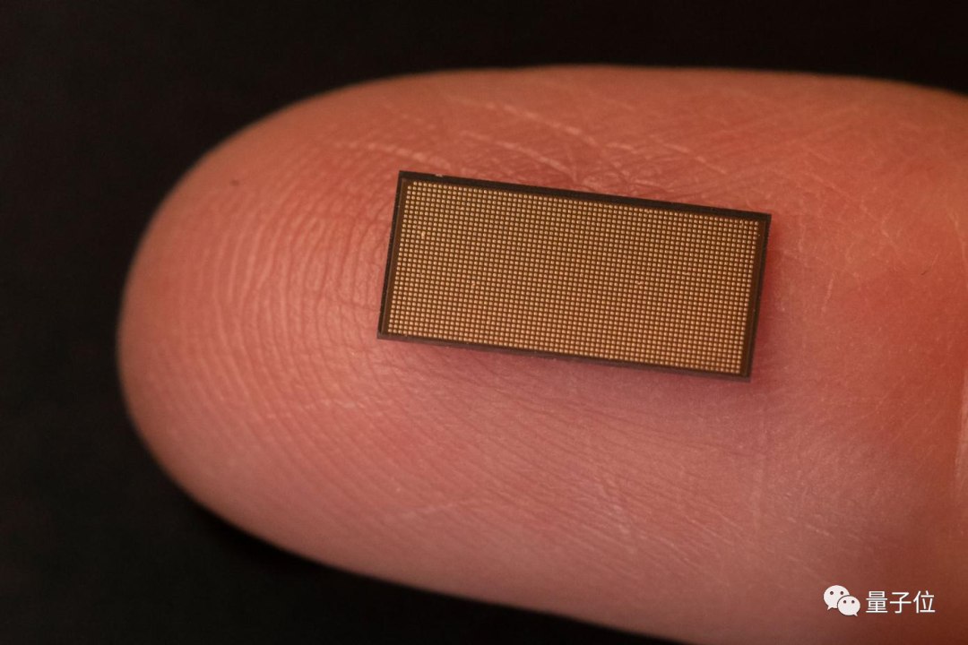 英特爾發布首個 7nm 芯片 Loihi 2:用于神經擬態計算,可模擬 100 萬神經元