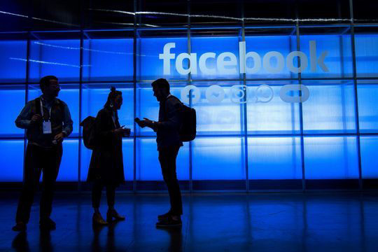 舉報人指控引發聲譽危機,Facebook 推遲新產品發布