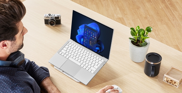 Razer推出搭載Windows11的Razer Book和雷蛇靈刃，現有機型也可免費升級系統