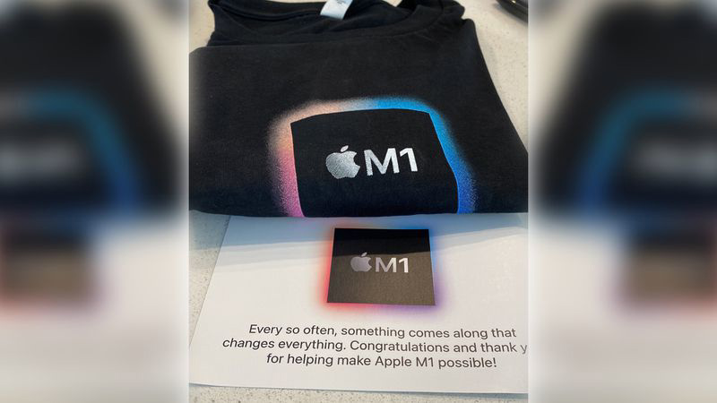 蘋果向工程師贈送“Apple M1”特殊 T 恤,慶祝 Silicon 轉型完成第一年