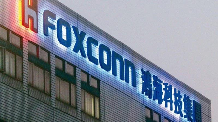 鴻海旗下重要廠區春節只休二天,年會抽出 20 位百萬新臺幣、15 輛汽車大獎