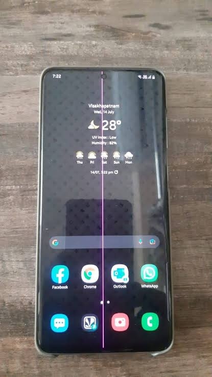 三星Galaxy S20被曝屏幕又出問題:出現紫色或綠色線條